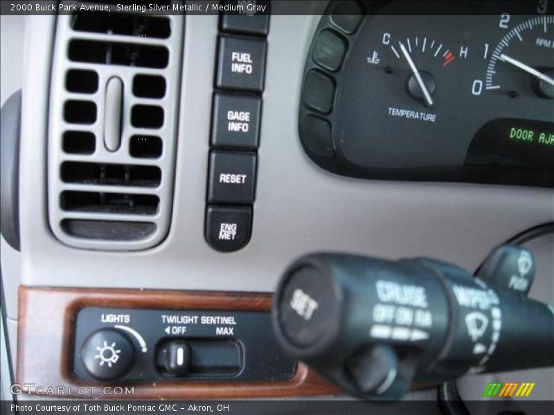 Sterling Silver Metallic / Medium Gray 2000 Buick Park Avenue