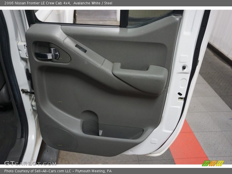 Avalanche White / Steel 2006 Nissan Frontier LE Crew Cab 4x4