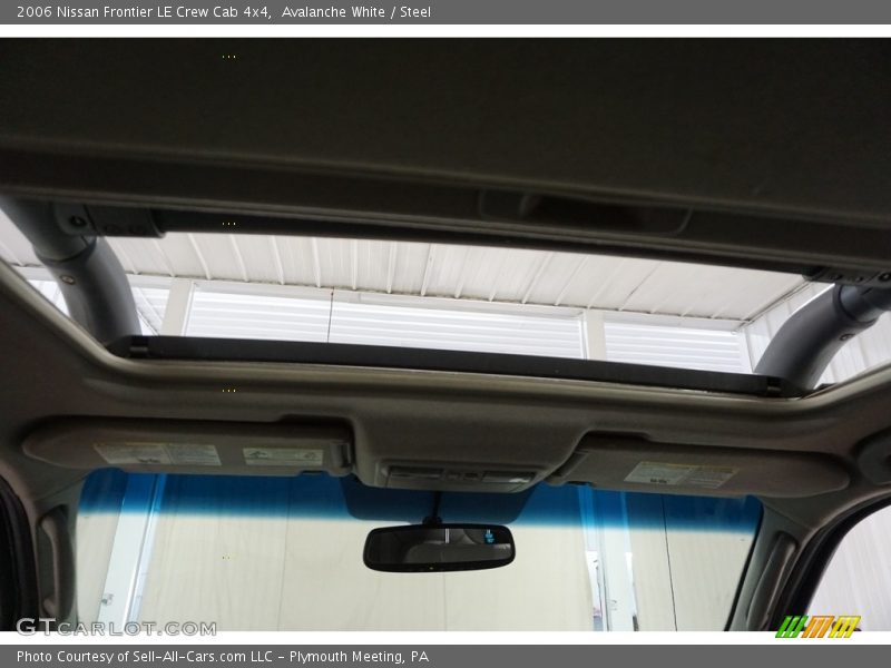 Avalanche White / Steel 2006 Nissan Frontier LE Crew Cab 4x4