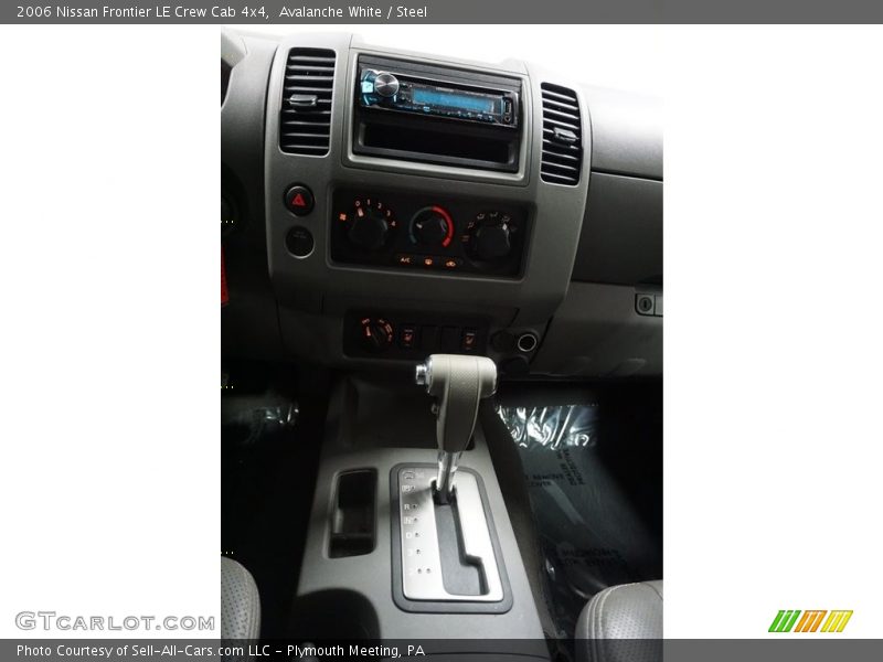 Avalanche White / Steel 2006 Nissan Frontier LE Crew Cab 4x4