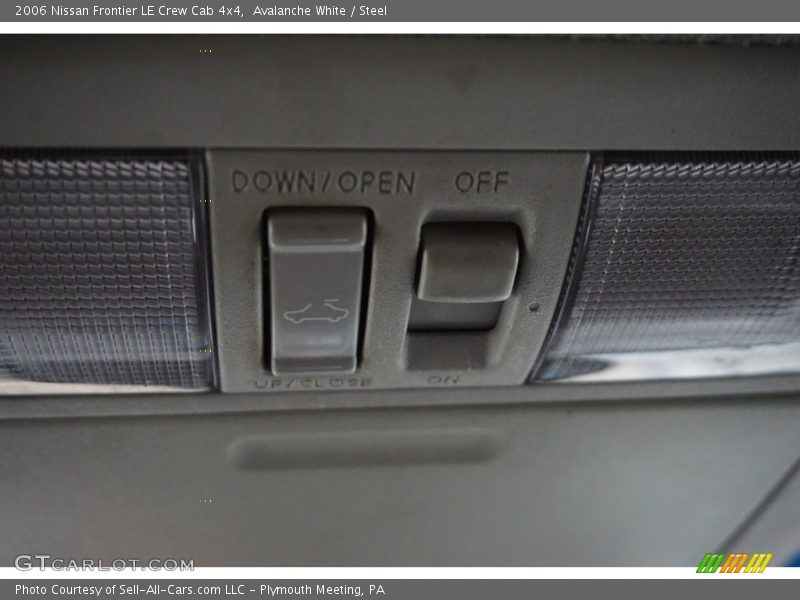 Avalanche White / Steel 2006 Nissan Frontier LE Crew Cab 4x4