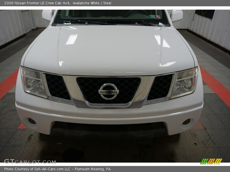 Avalanche White / Steel 2006 Nissan Frontier LE Crew Cab 4x4