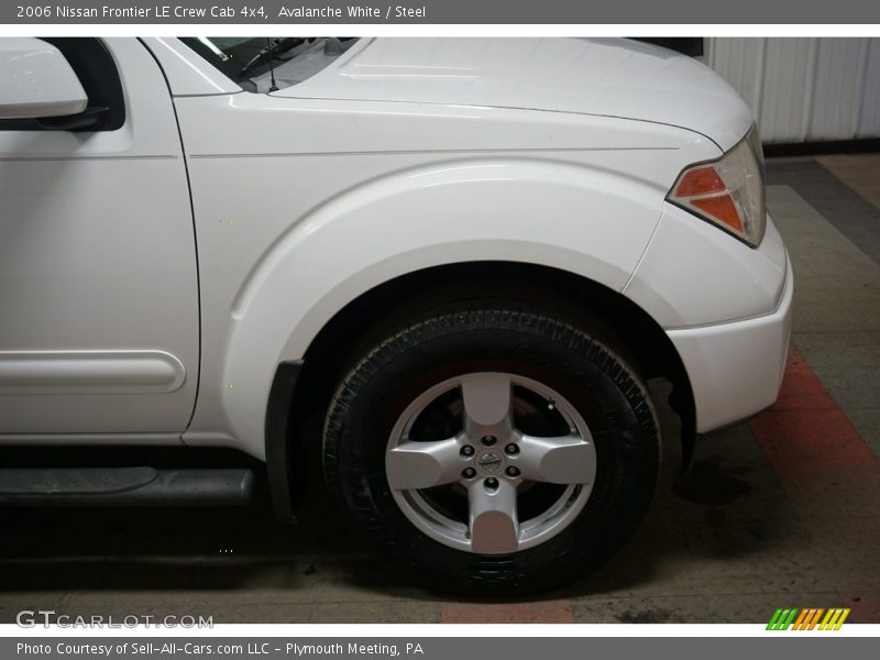 Avalanche White / Steel 2006 Nissan Frontier LE Crew Cab 4x4