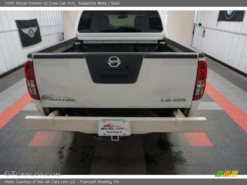 Avalanche White / Steel 2006 Nissan Frontier LE Crew Cab 4x4