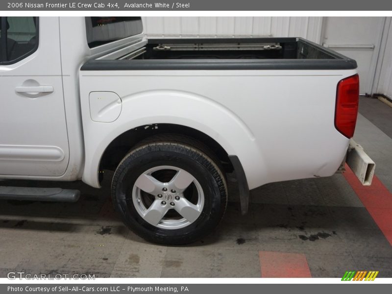 Avalanche White / Steel 2006 Nissan Frontier LE Crew Cab 4x4