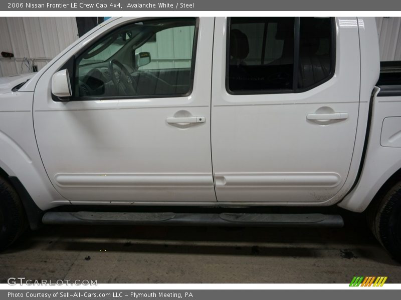 Avalanche White / Steel 2006 Nissan Frontier LE Crew Cab 4x4