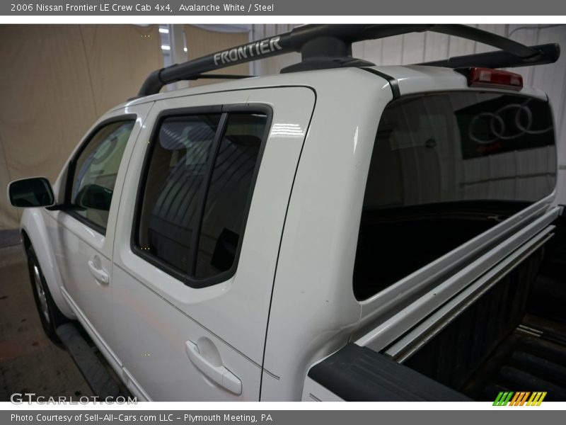 Avalanche White / Steel 2006 Nissan Frontier LE Crew Cab 4x4