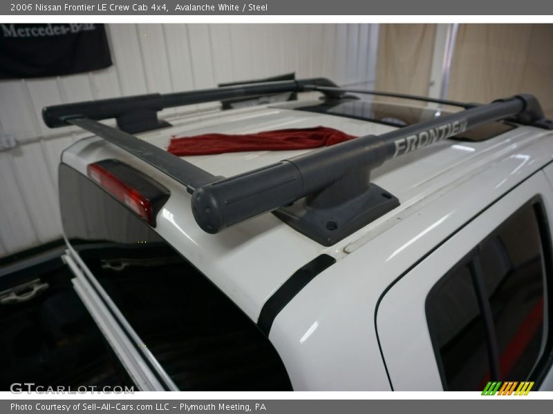 Avalanche White / Steel 2006 Nissan Frontier LE Crew Cab 4x4