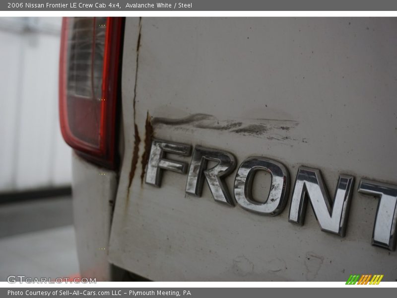 Avalanche White / Steel 2006 Nissan Frontier LE Crew Cab 4x4