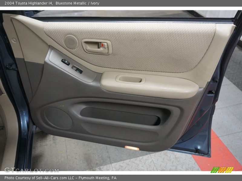 Bluestone Metallic / Ivory 2004 Toyota Highlander I4