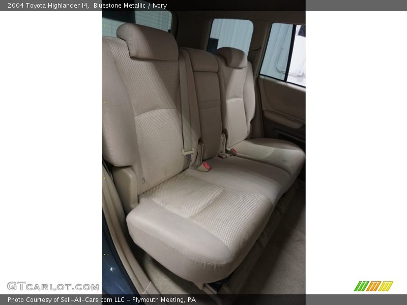 Bluestone Metallic / Ivory 2004 Toyota Highlander I4