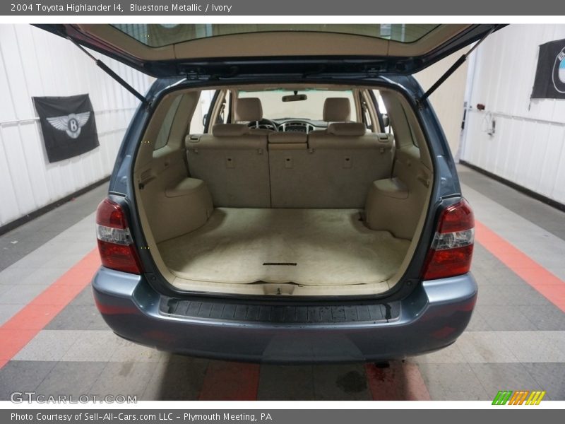Bluestone Metallic / Ivory 2004 Toyota Highlander I4