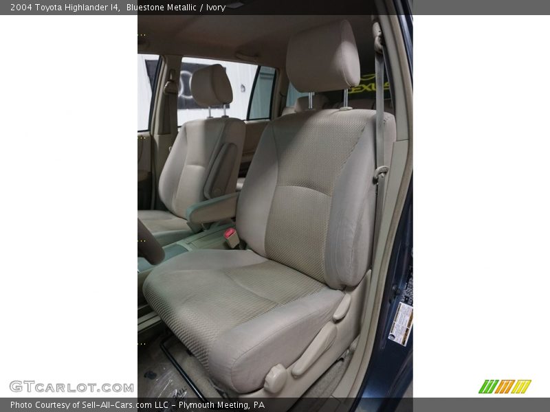 Bluestone Metallic / Ivory 2004 Toyota Highlander I4