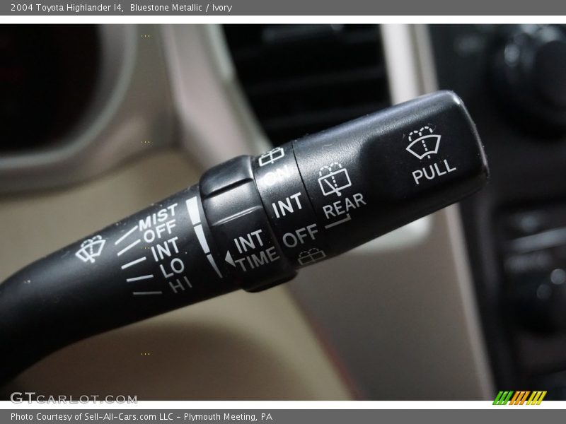 Bluestone Metallic / Ivory 2004 Toyota Highlander I4