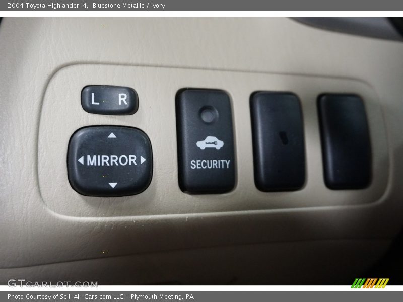 Bluestone Metallic / Ivory 2004 Toyota Highlander I4