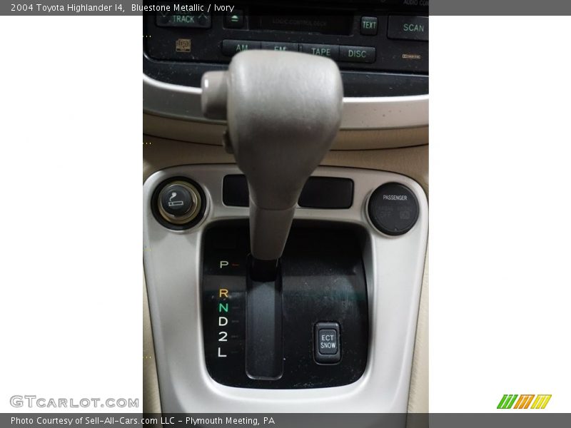 Bluestone Metallic / Ivory 2004 Toyota Highlander I4