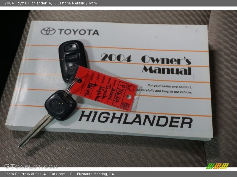 Bluestone Metallic / Ivory 2004 Toyota Highlander I4