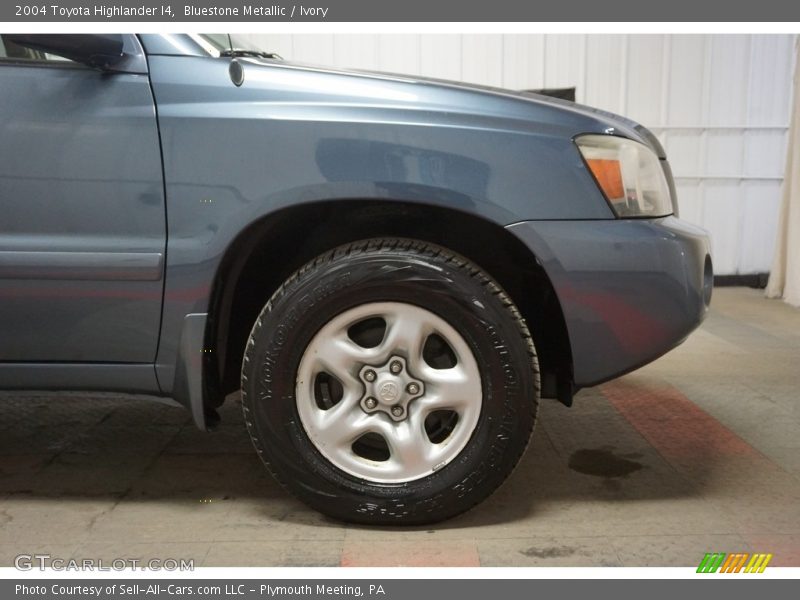 Bluestone Metallic / Ivory 2004 Toyota Highlander I4