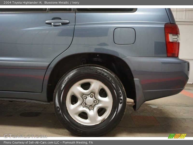 Bluestone Metallic / Ivory 2004 Toyota Highlander I4