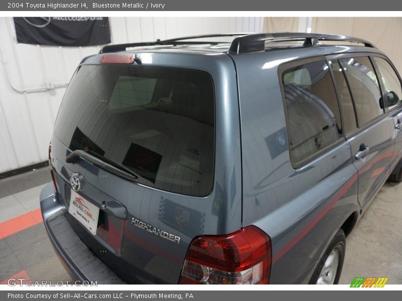 Bluestone Metallic / Ivory 2004 Toyota Highlander I4