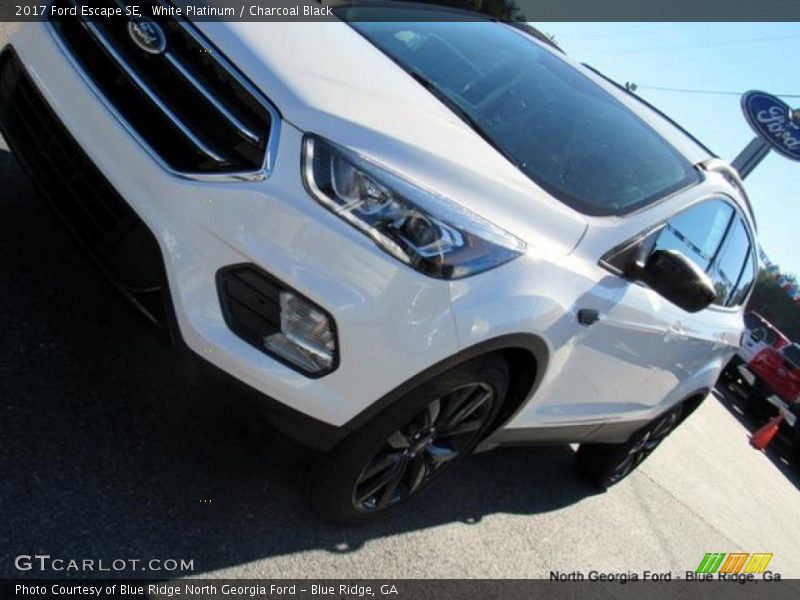 White Platinum / Charcoal Black 2017 Ford Escape SE