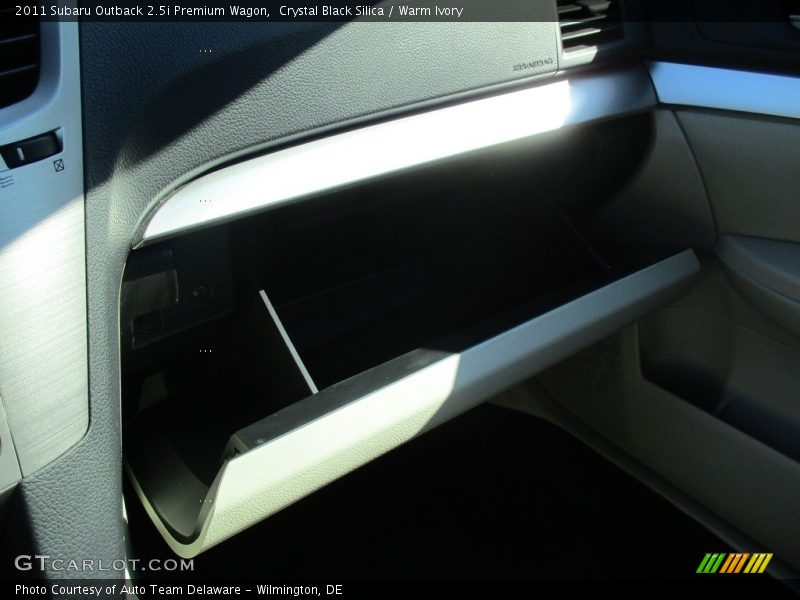Crystal Black Silica / Warm Ivory 2011 Subaru Outback 2.5i Premium Wagon