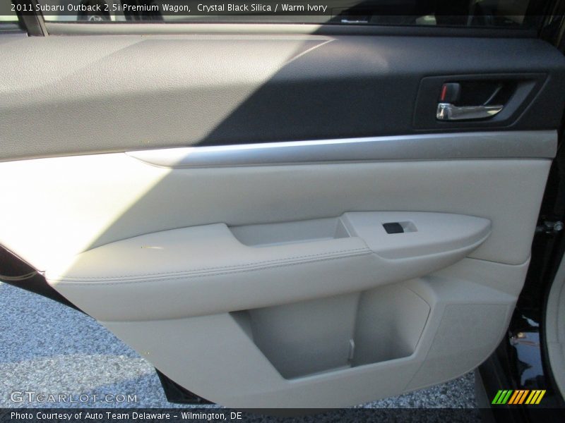 Crystal Black Silica / Warm Ivory 2011 Subaru Outback 2.5i Premium Wagon