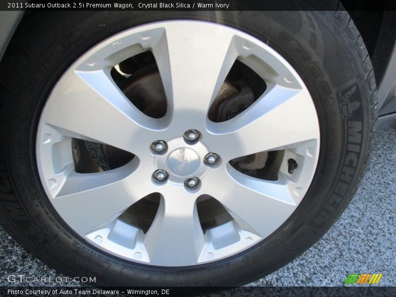 Crystal Black Silica / Warm Ivory 2011 Subaru Outback 2.5i Premium Wagon