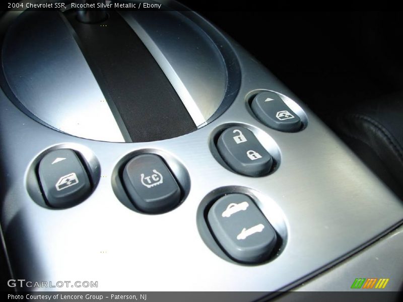 Ricochet Silver Metallic / Ebony 2004 Chevrolet SSR