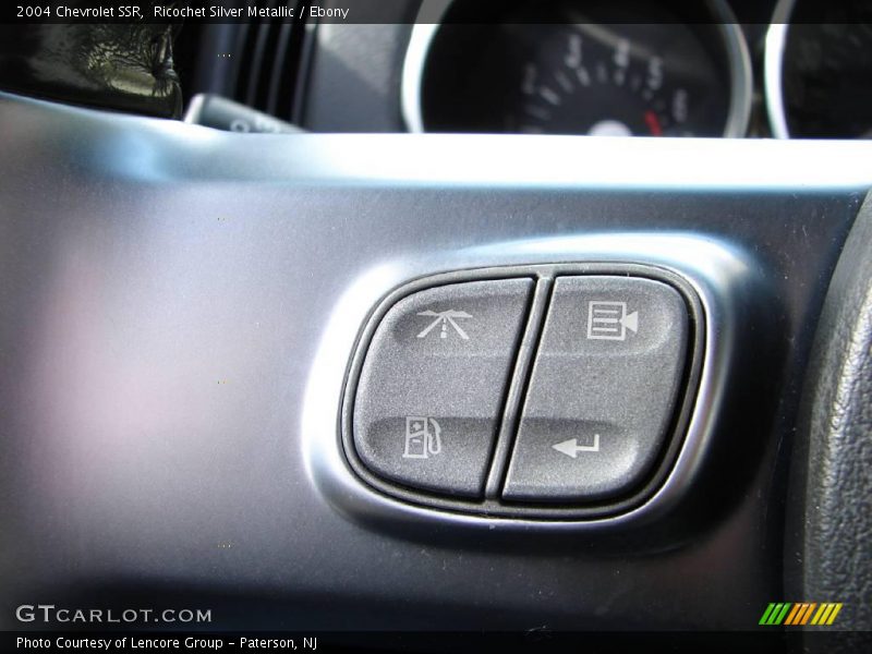 Ricochet Silver Metallic / Ebony 2004 Chevrolet SSR