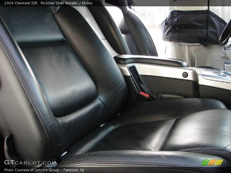 Ricochet Silver Metallic / Ebony 2004 Chevrolet SSR
