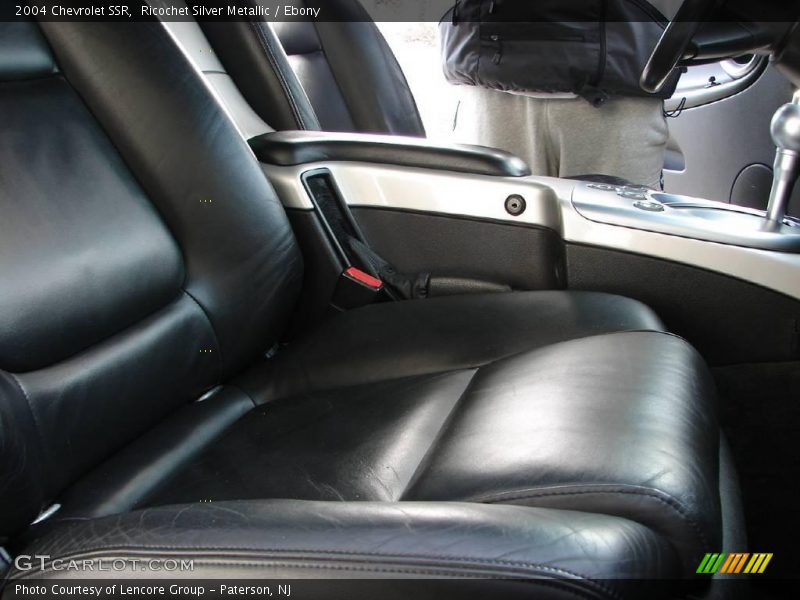 Ricochet Silver Metallic / Ebony 2004 Chevrolet SSR