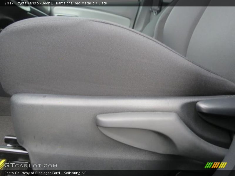 Barcelona Red Metallic / Black 2017 Toyota Yaris 5-Door L