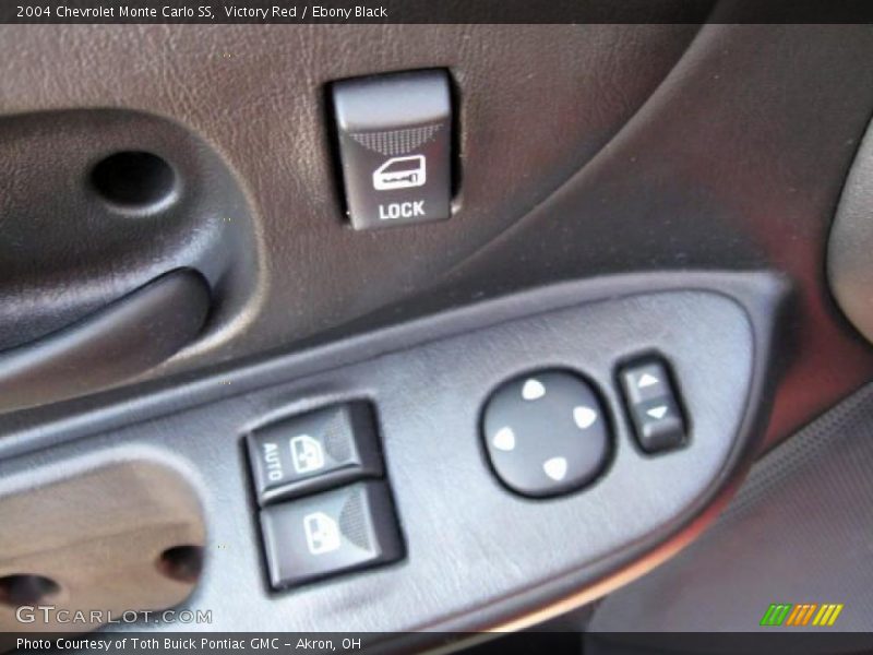 Victory Red / Ebony Black 2004 Chevrolet Monte Carlo SS