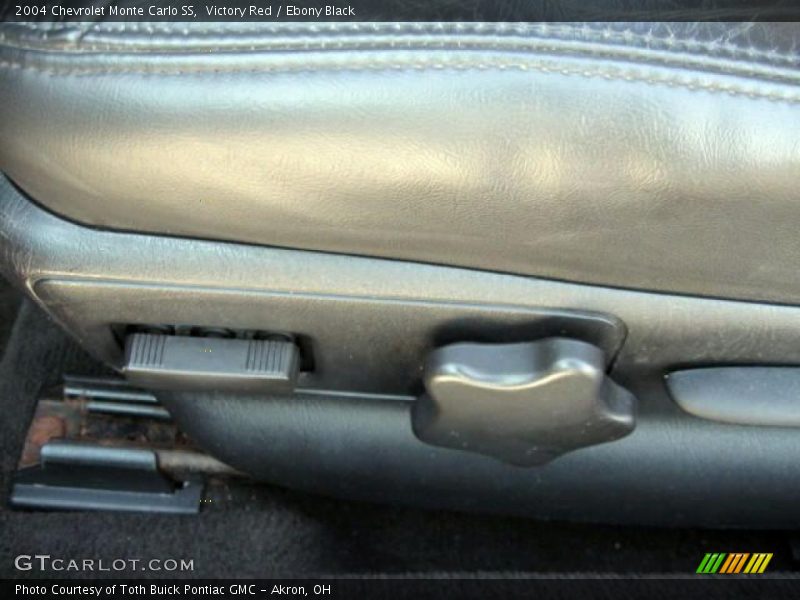 Victory Red / Ebony Black 2004 Chevrolet Monte Carlo SS