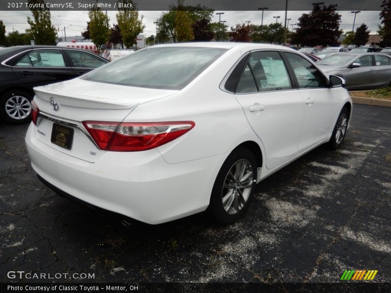 Super White / Black 2017 Toyota Camry SE