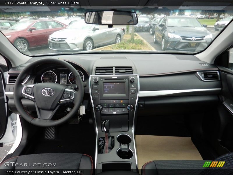 Super White / Black 2017 Toyota Camry SE
