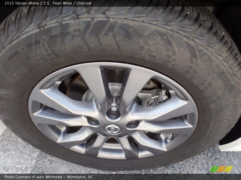 Pearl White / Charcoal 2015 Nissan Altima 2.5 S