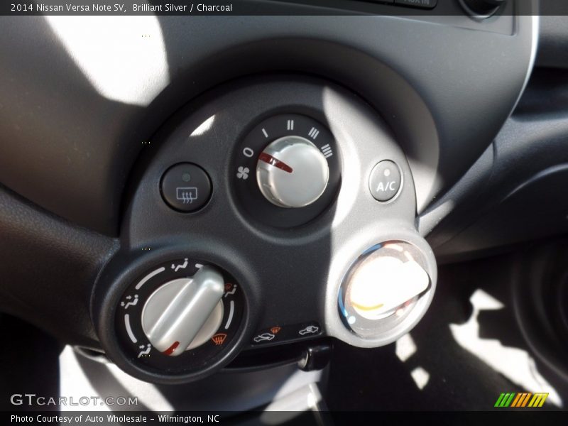 Brilliant Silver / Charcoal 2014 Nissan Versa Note SV