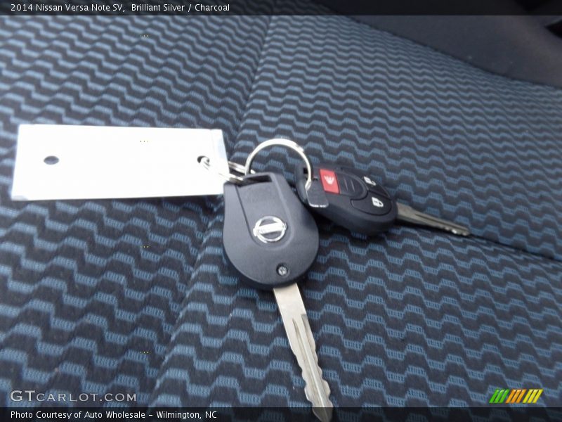 Brilliant Silver / Charcoal 2014 Nissan Versa Note SV