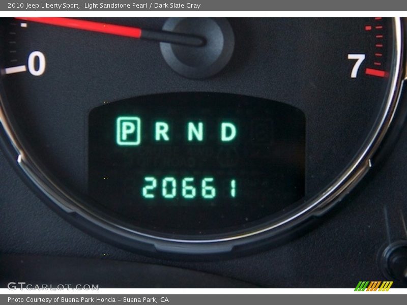 Light Sandstone Pearl / Dark Slate Gray 2010 Jeep Liberty Sport