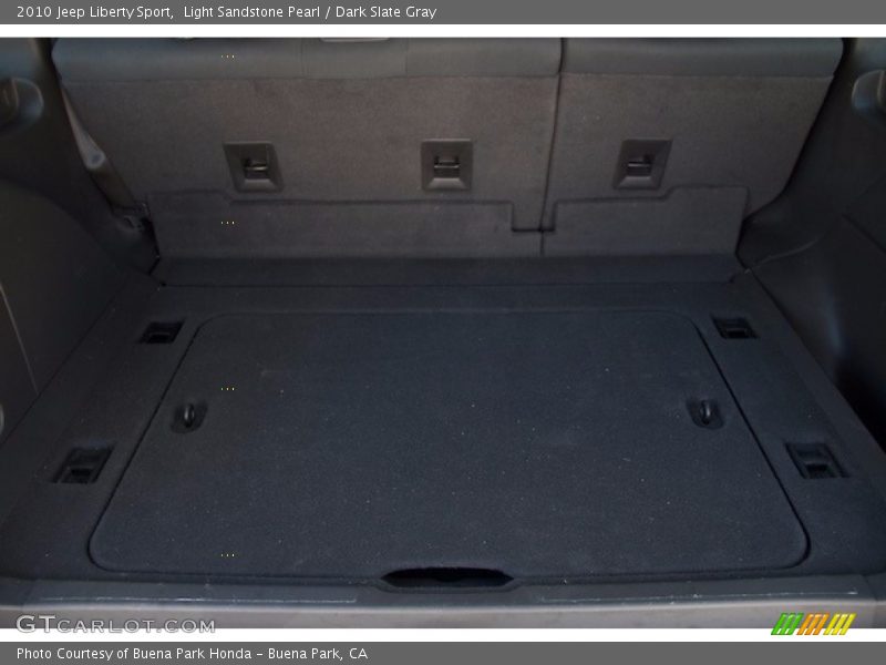 Light Sandstone Pearl / Dark Slate Gray 2010 Jeep Liberty Sport