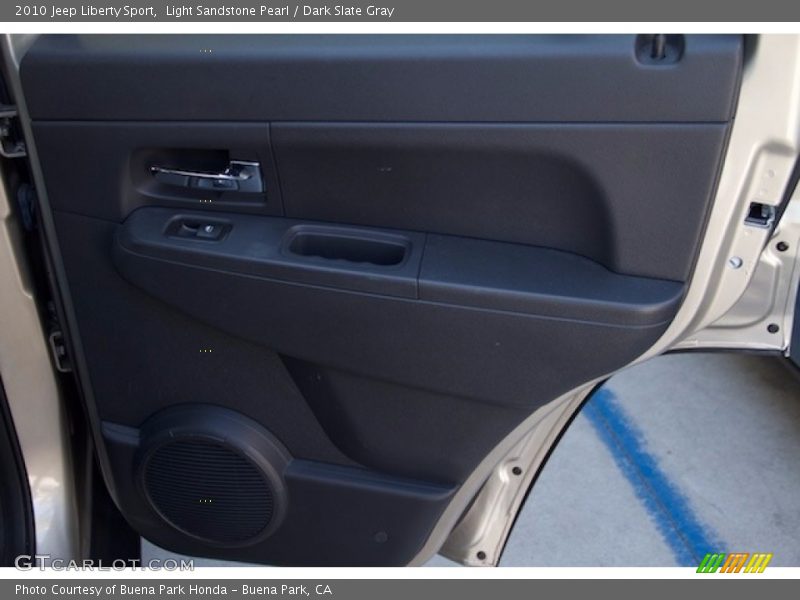 Light Sandstone Pearl / Dark Slate Gray 2010 Jeep Liberty Sport
