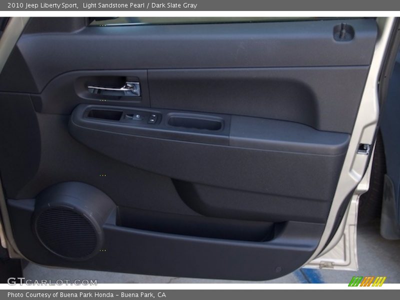 Light Sandstone Pearl / Dark Slate Gray 2010 Jeep Liberty Sport