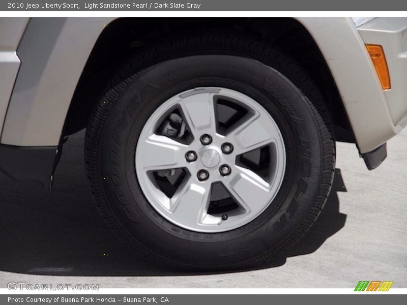 Light Sandstone Pearl / Dark Slate Gray 2010 Jeep Liberty Sport