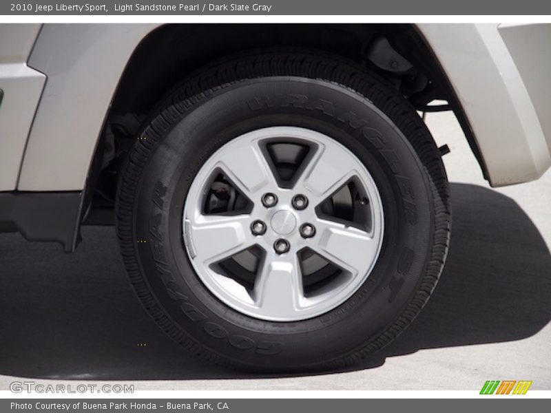Light Sandstone Pearl / Dark Slate Gray 2010 Jeep Liberty Sport