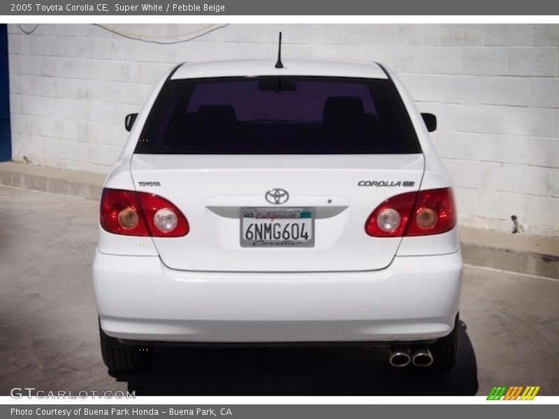 Super White / Pebble Beige 2005 Toyota Corolla CE