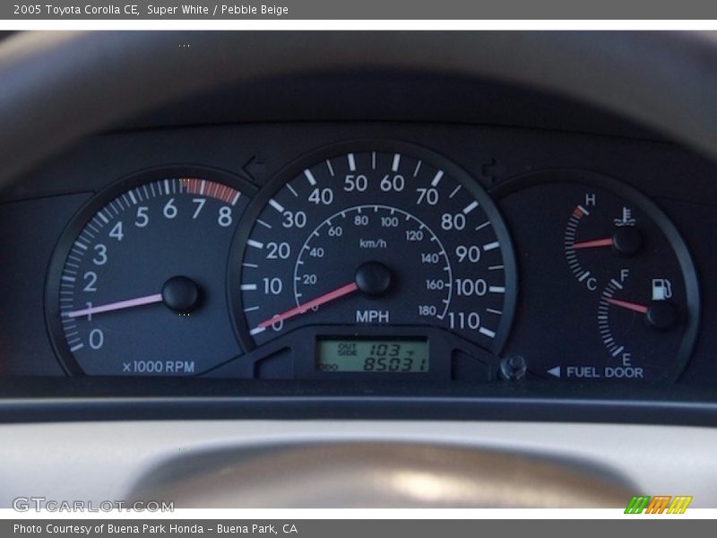 Super White / Pebble Beige 2005 Toyota Corolla CE
