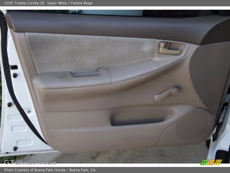 Super White / Pebble Beige 2005 Toyota Corolla CE