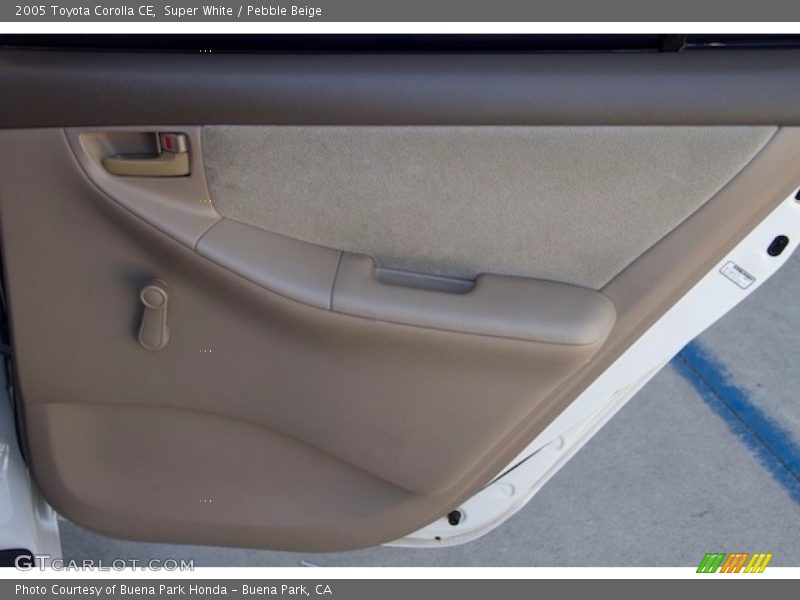 Super White / Pebble Beige 2005 Toyota Corolla CE